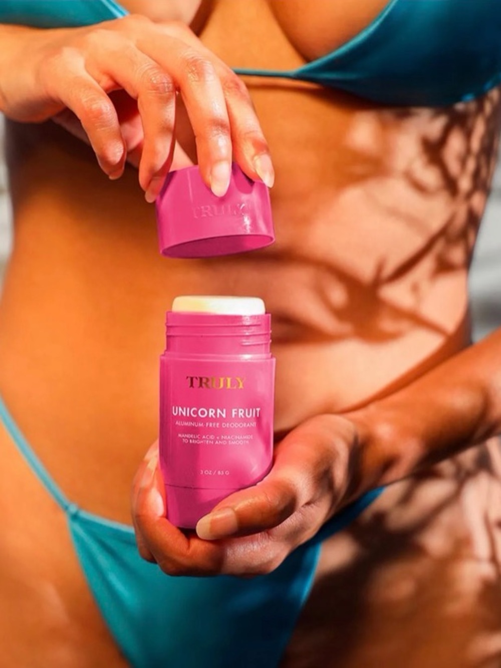 TRULY Deodorant Unicorn Fruit - Hot Pink